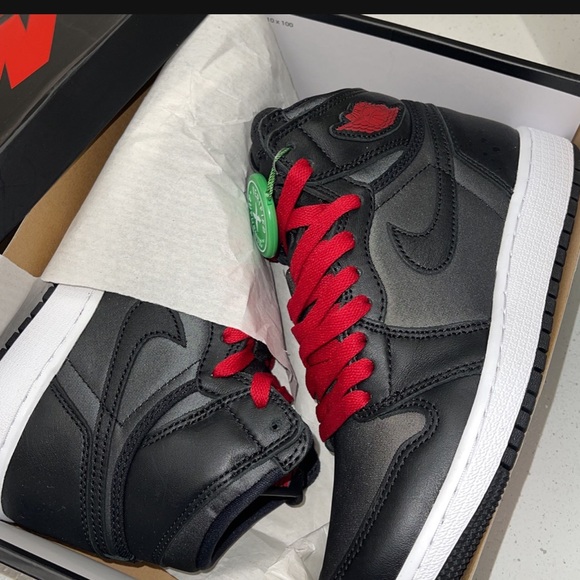 Jordan 1 Retro Black Satin - Picture 4 of 5